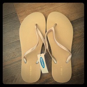 Old Navy flip flops Size 9